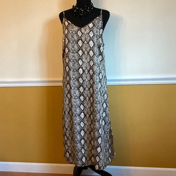 see you monday dress Los Angeles Long Black Our store teams do their best to accurately photograph See You Monday Blue Ribbed